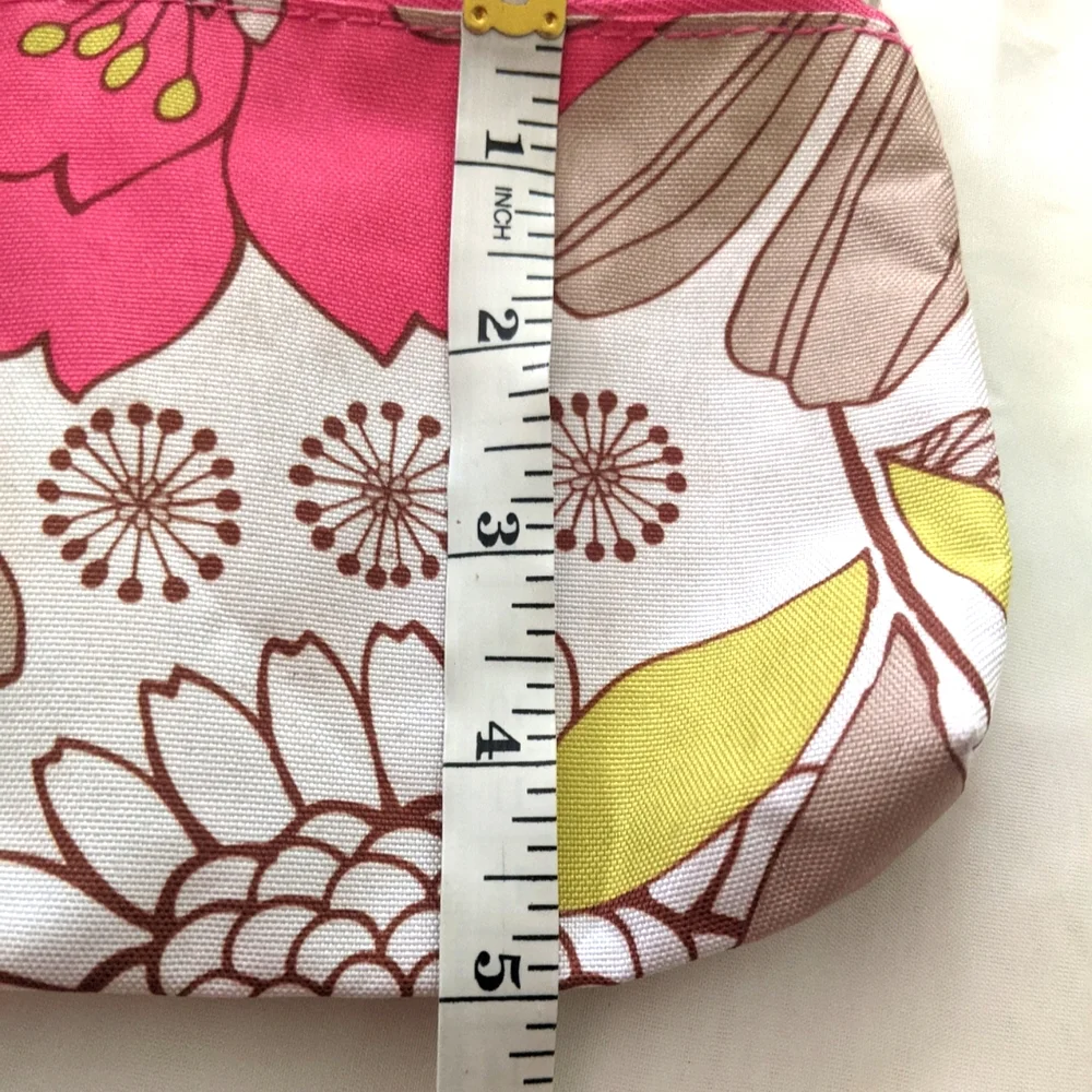 Clinique Cosmetics Bag - Picture 4 of 6